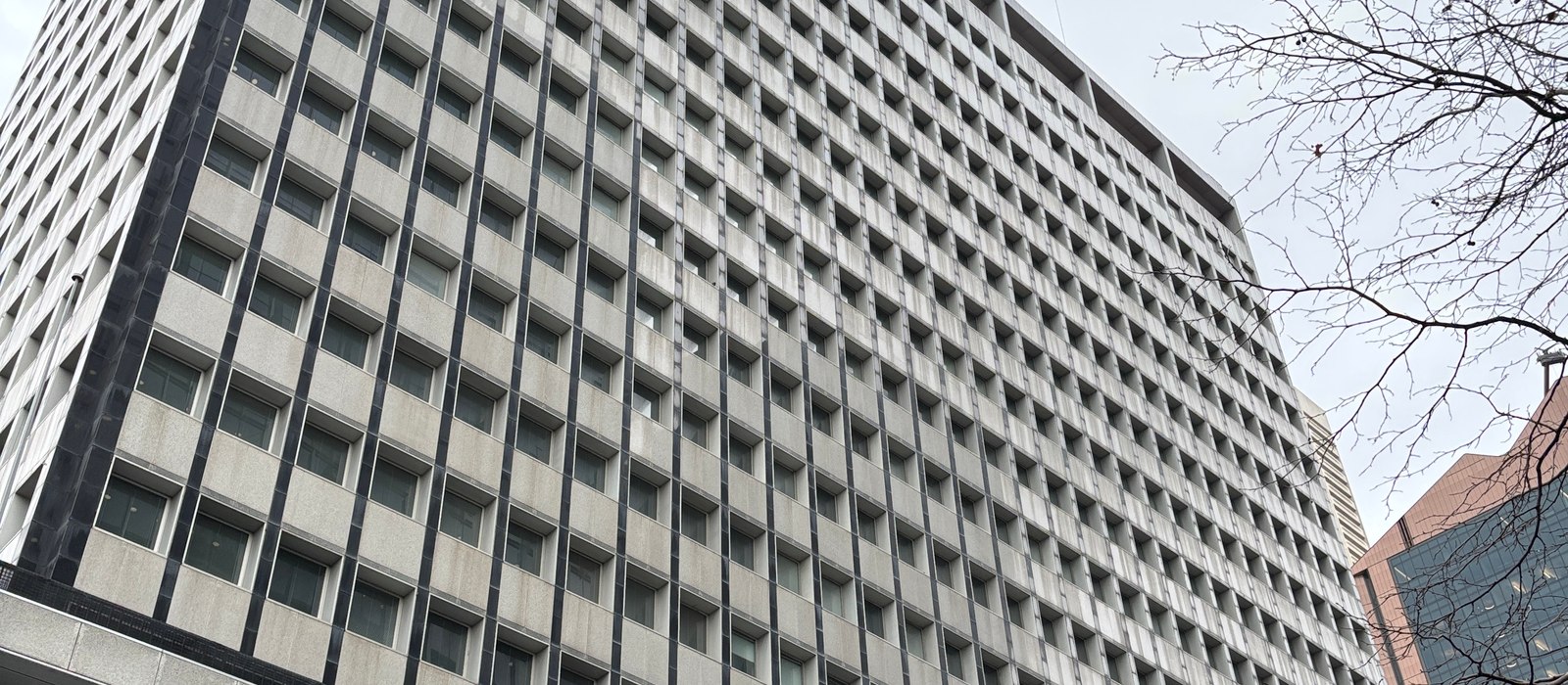 Fațada clădirii Reserve Bank of Australia din Martin Place, Sydney, văzută de jos